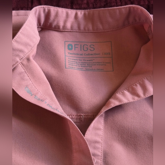 Figs Mauve Mandarin top W/ Zamora Joggers - Picture 2 of 10